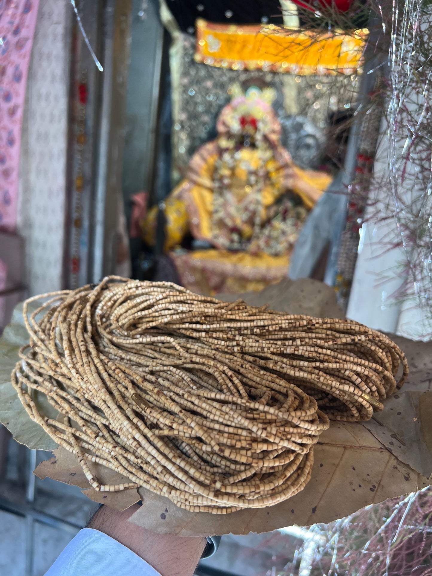 श्री राधिका वल्लभ मंदिर में अर्पित – प्रसादी तुलसी माला 📿 2 Round Tulsi Kanthi Mala prasadi 🌸