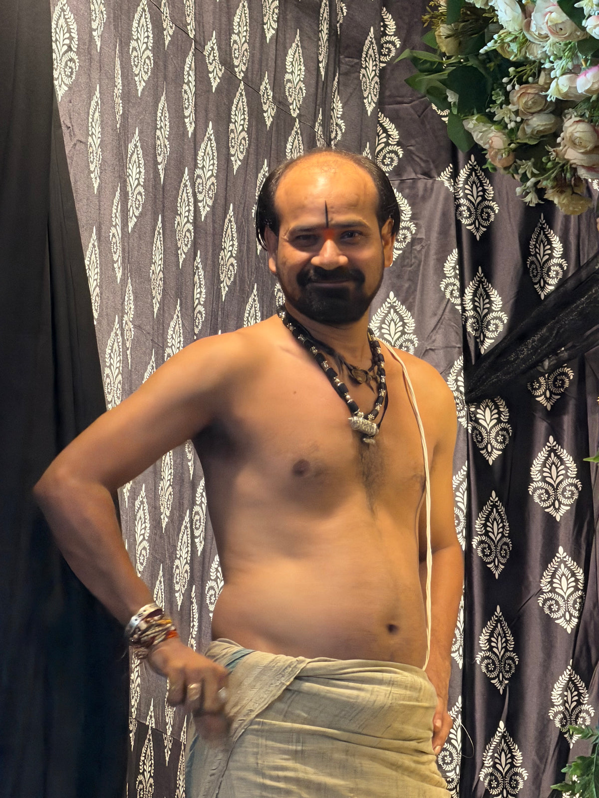 Bhaktamal Kavach Tulsi Kanthi Mala with Black Plain Long Beads – Vrindavan